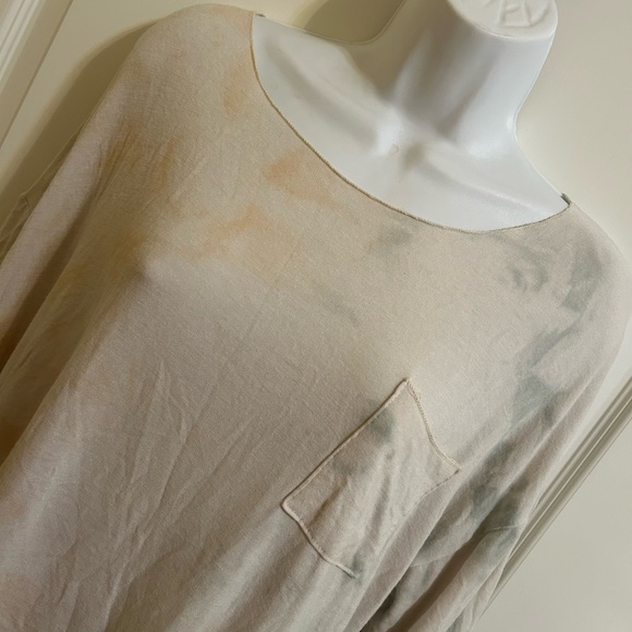 POL Women's Cream Top with Subtle Tie-Dye - Picture 3 of 6